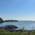 8 Person In Hellesoy-by Traum Bovagen