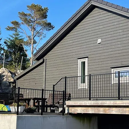 Hellesoy Holiday home *