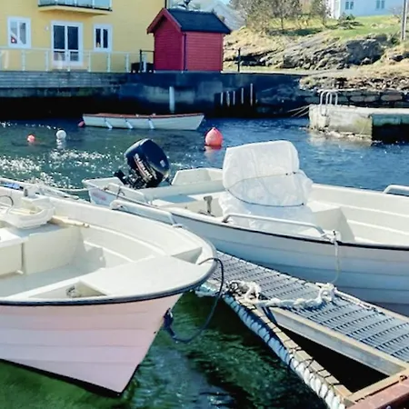 8 Person In Hellesoy-by Traum * Bovagen