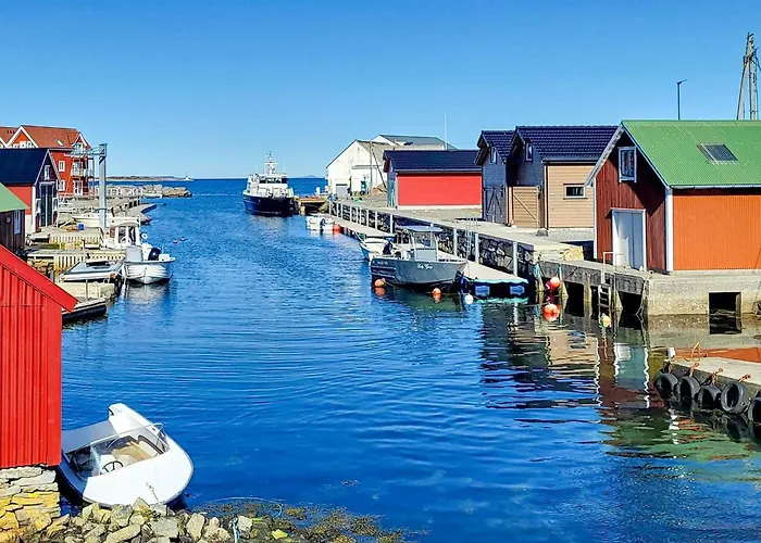 8 Person In Hellesoy-by Traum