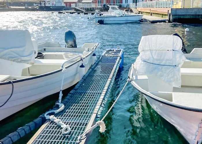 8 Person In Hellesoy-by Traum * Bovagen