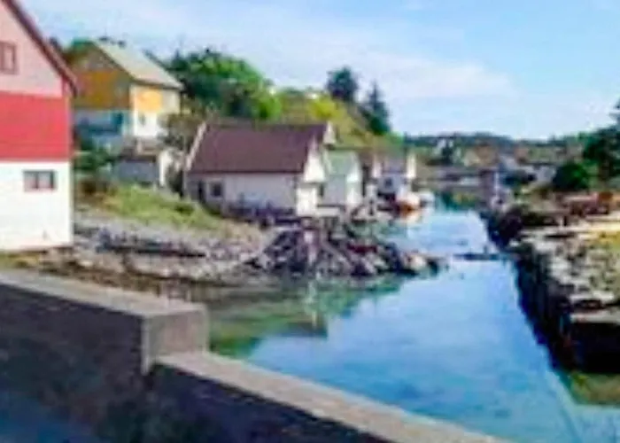 8 Person In Hellesoy-by Traum